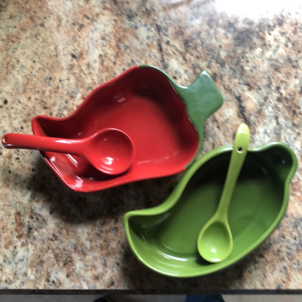 Red pepper shaped salsa/dip dish